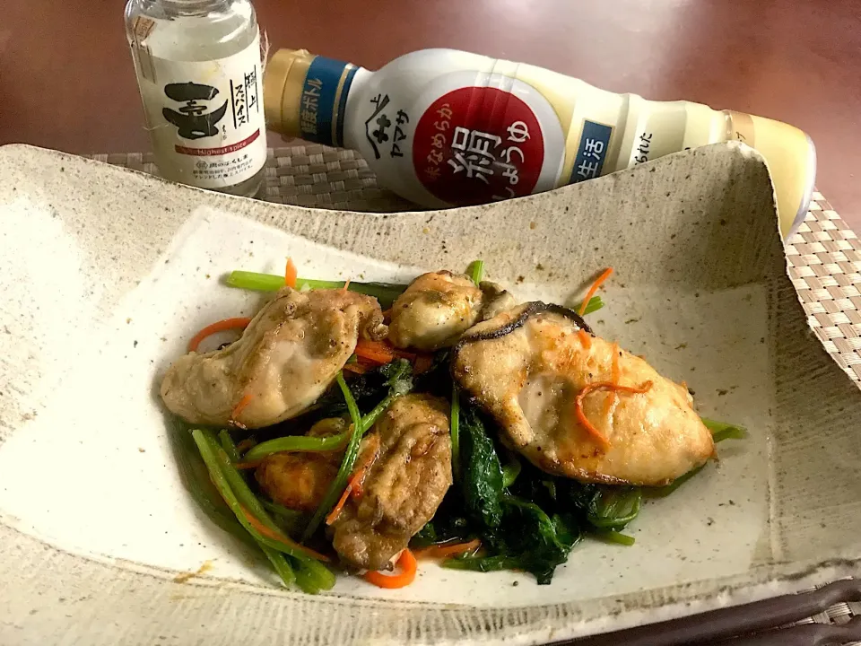 Stir-fried oyster&vegetables🌿🐚牡蠣とほうれん草のﾊﾞﾀｰ炒め|🌈Ami🍻さん