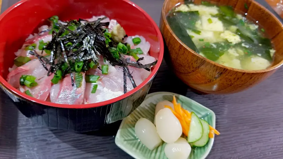 ・鰺丼
・たまごとワカメのスープ+卵豆腐
・香物|あぁちゃんさん