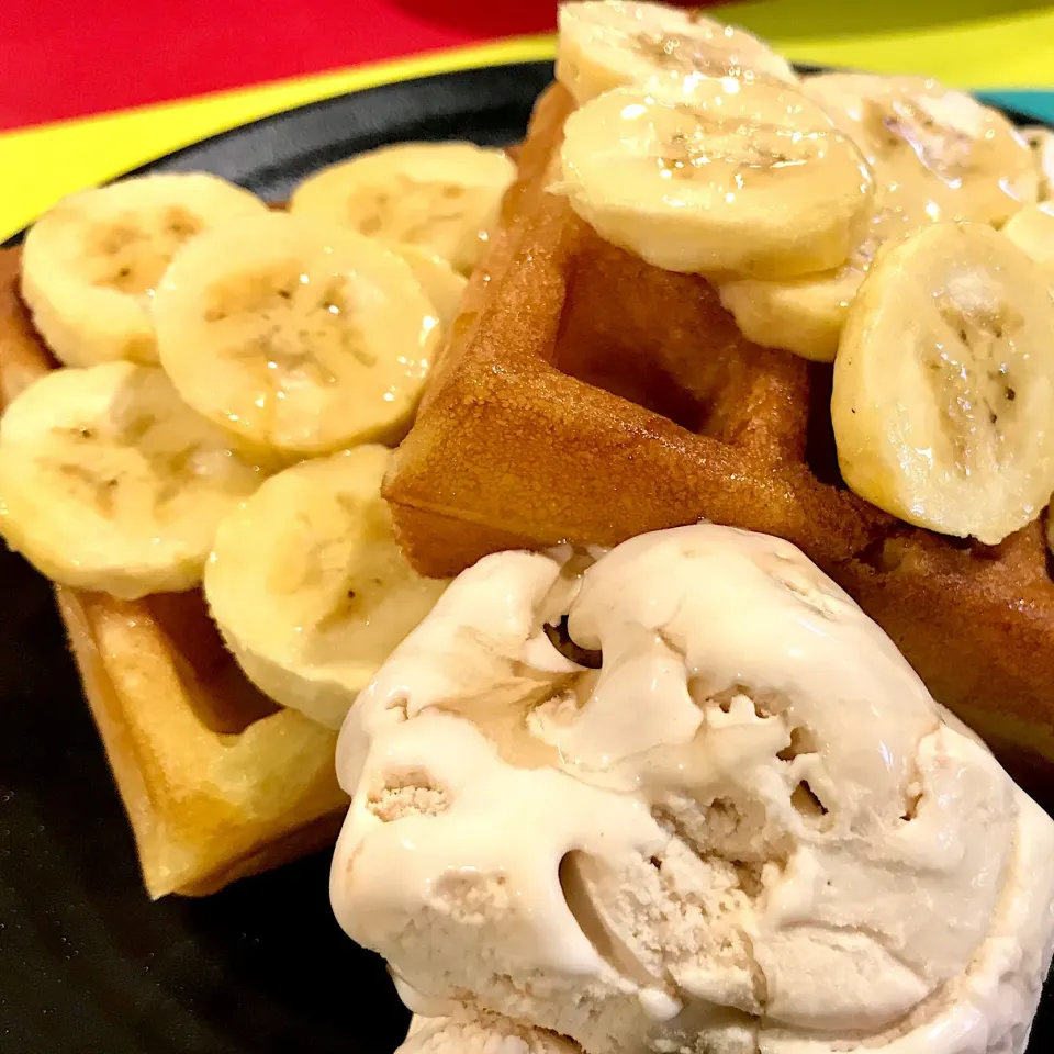 Banana Breakfast Waffles with Sea Salt Caramel Ice Cream|Jeremy Khooさん