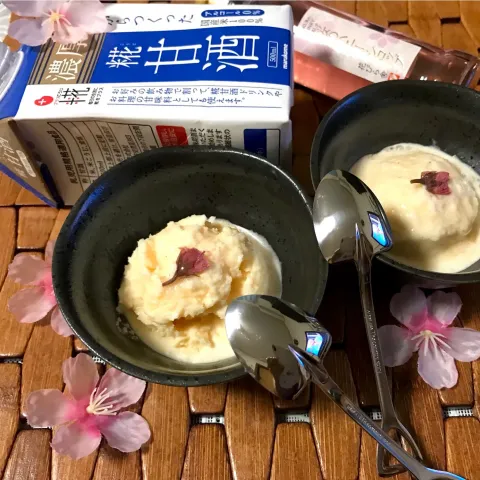 「プラス糀 濃厚糀甘酒」を使ってみたSnapdishの料理・レシピ写真:甘酒アイス🍨桜塩＋桜シロップがけ🌸まるで桜レアチーズみたい🌸 #マルコメさんありがとう  #snapdishさんありがとう