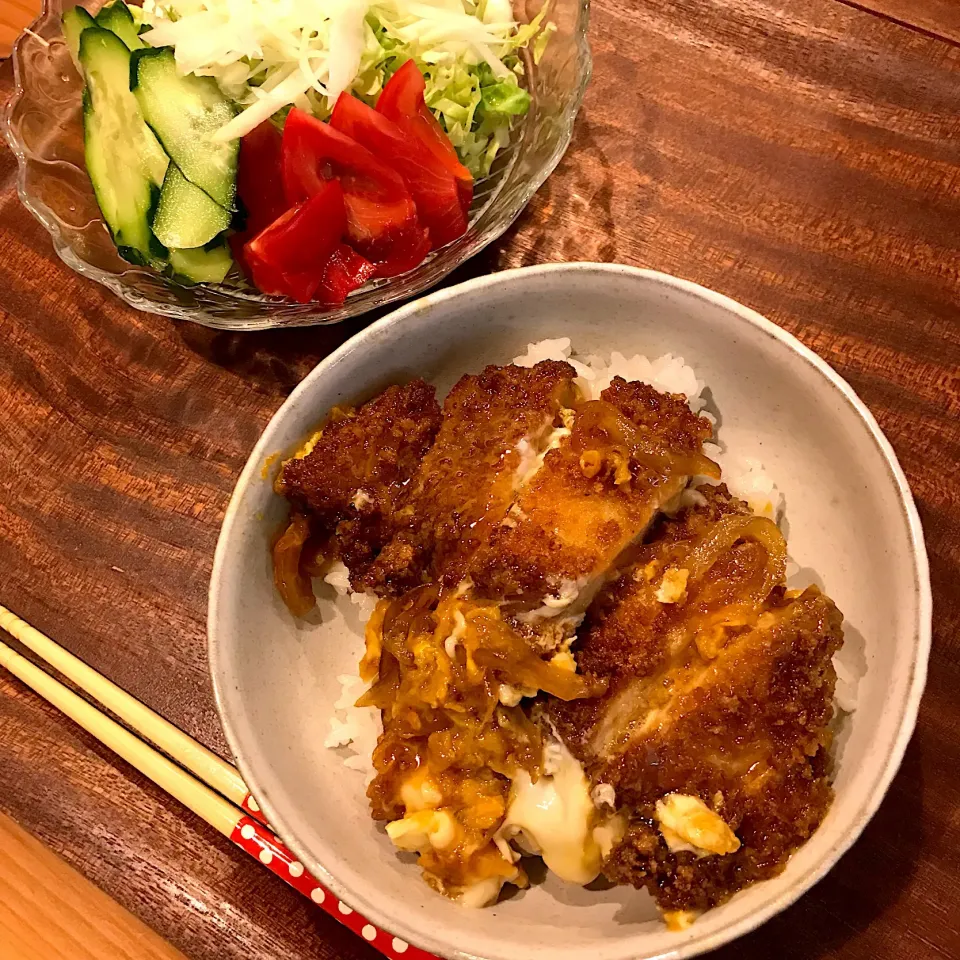 2018.4.20(金) #カツ丼  #サラダ|あっきーよさん