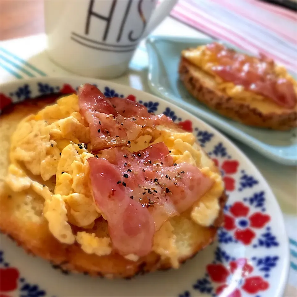 ベーグルオープンサンドで朝ご飯🍴|ららさん