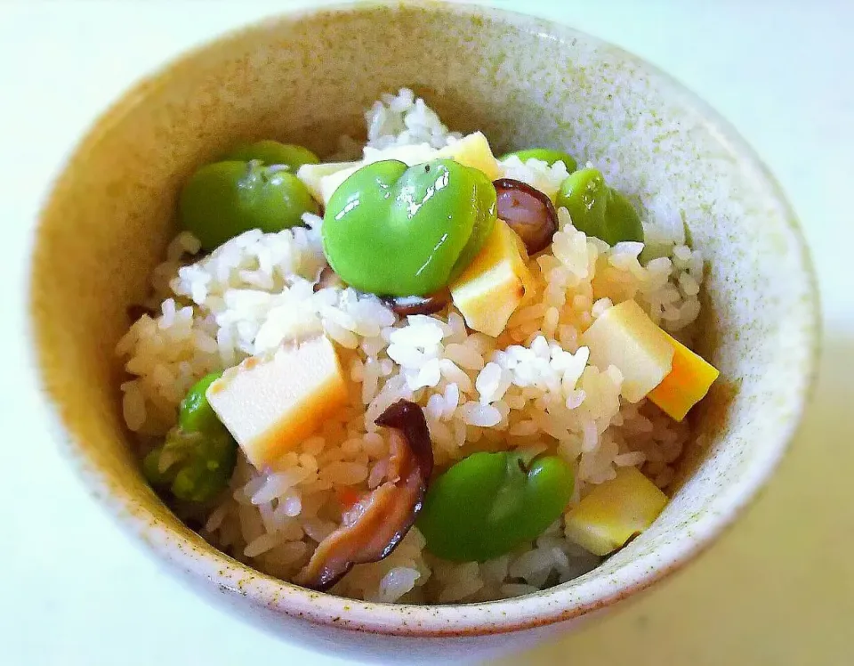 そら豆と筍の炊き込みご飯🍚|ひろりんさん