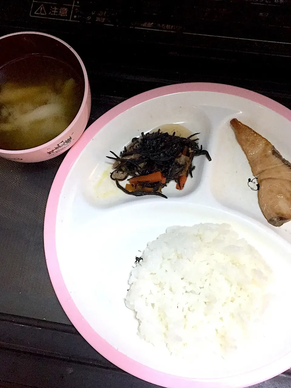 Snapdishの料理写真:幼児食 夜
・ごはん
・ぶりの照り焼き
・ひじきの煮物
・しめじのお味噌汁
・メロン|ぺろたんさん