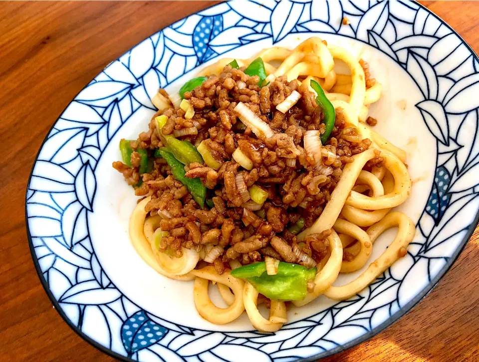 Snapdishの料理写真:☆★休日朝ごはん★☆たっぷりそぼろ入り焼きそばうどん♪|さとみさん