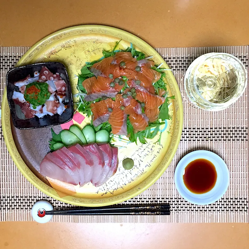 変わり刺し盛り!  (^-^)
・サーモンのカルパッチョ
・タコの緑和え
・ぶりの刺身|Kei Satoさん