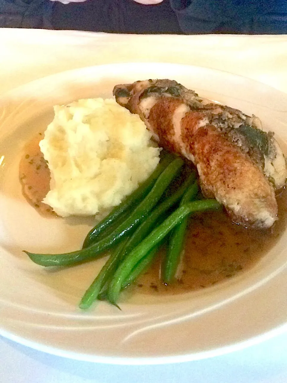 Chicken Roulade w/ mashed potatoes and green beans @ The Would, Highland, NY, 4/21/18|Morcone Girlsさん