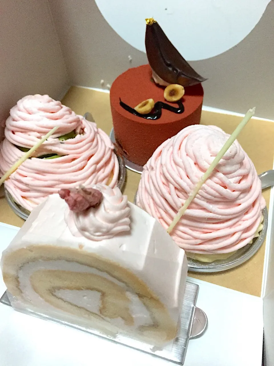 さくらロール、さくらモンブラン、テテ（紅茶とチョコレートムース）@Pastry Shop/アンダーズ東京（虎ノ門）|Kazuya Miyukiさん