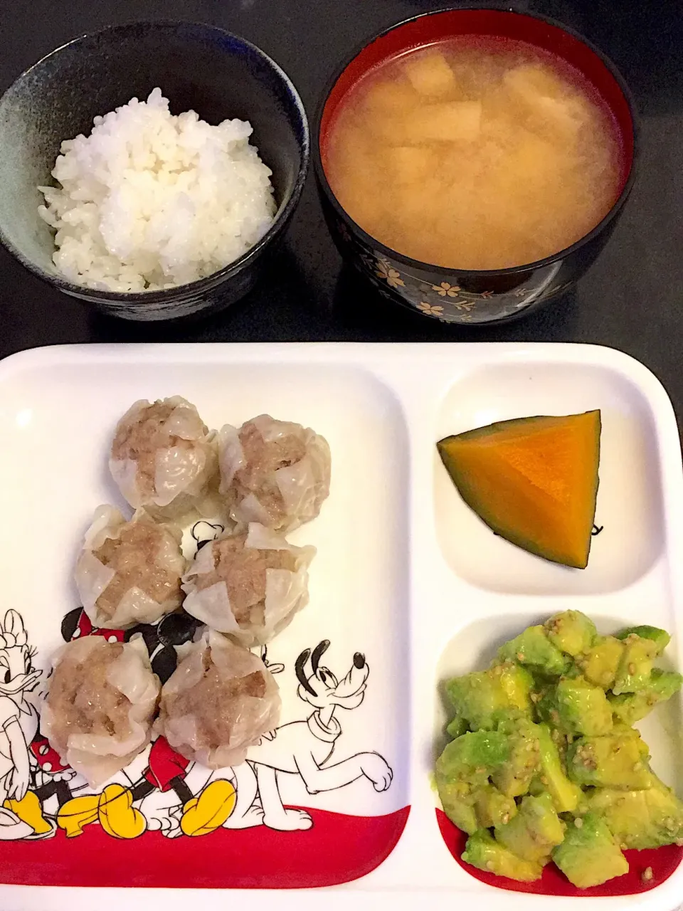 しゅうまい & 塩たれアボカド & かぼちゃの煮物 & 豆腐と油揚げの味噌汁|ぺろたんさん