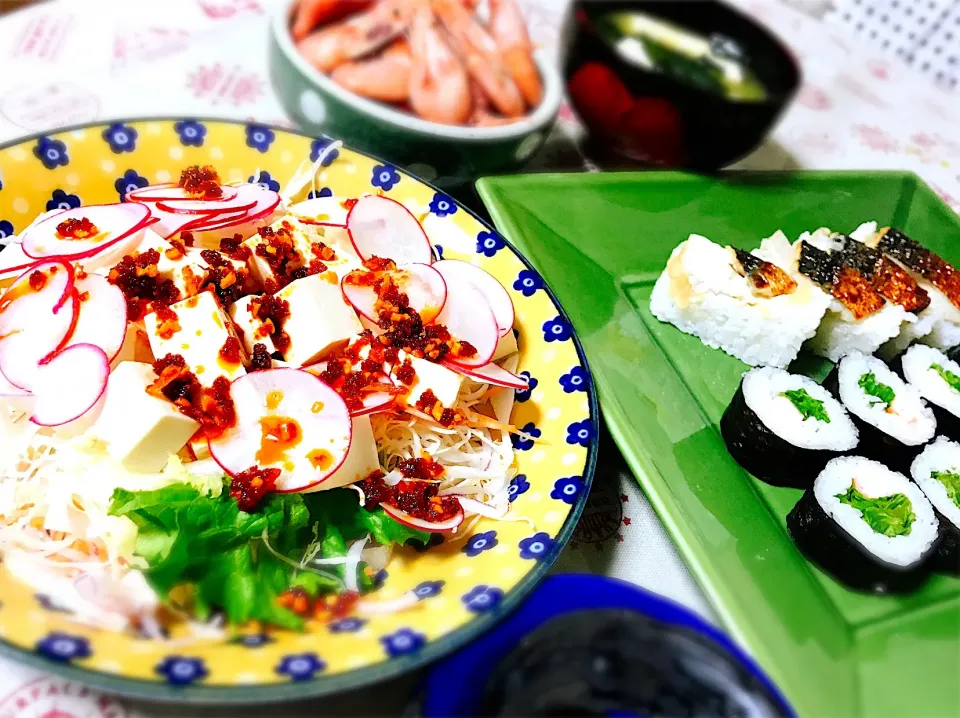 Snapdishの料理写真:食べるラー油で豆腐サラダ|osami(๑•🐽•๑)さん