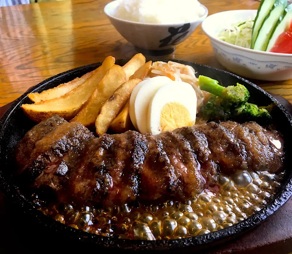 昼ごはん☀️☀️☀️ 鹿ステーキ定食🦌|ぽんたさん