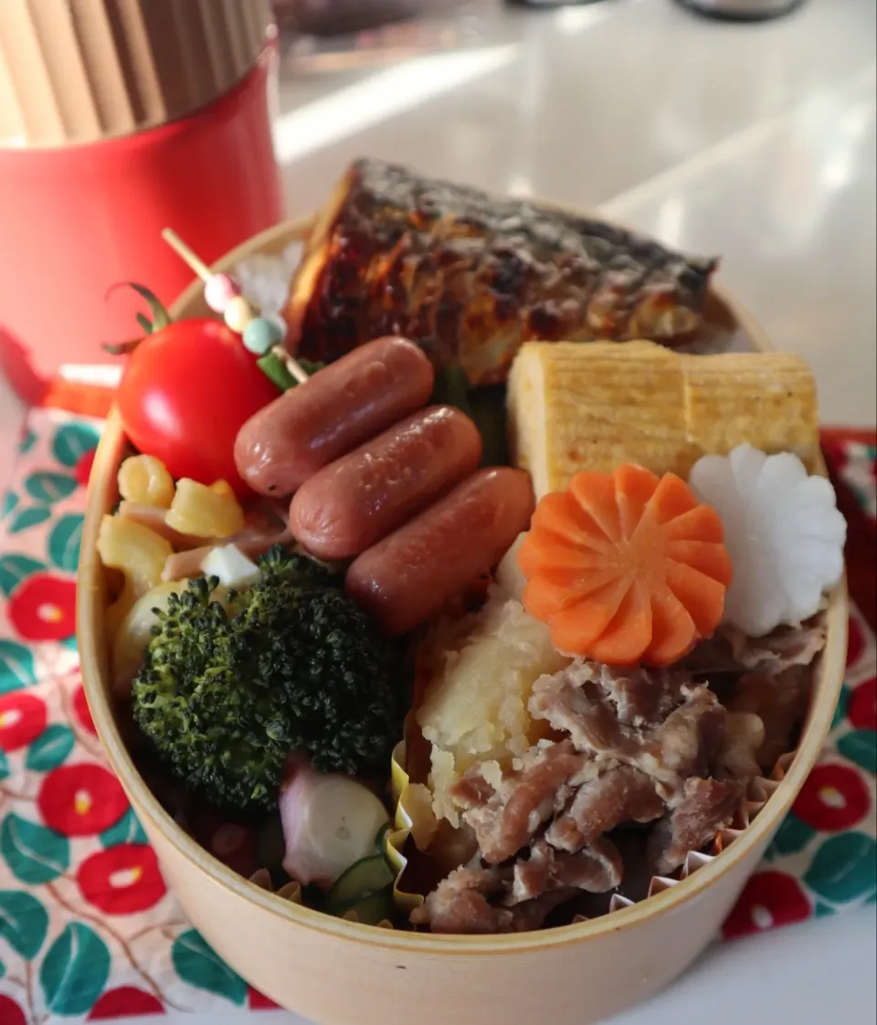 中学生男子弁当🍱
肉じゃがと塩鯖弁当。
石垣島のおいしいお砂糖使用👍|なかじー。さん