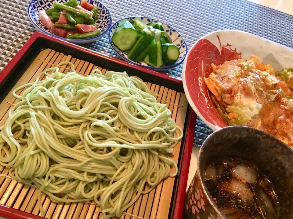 20180422🍙朝からグリーン麺とカツとじ
#グリーン麺  #カツとじ|akiyo22さん