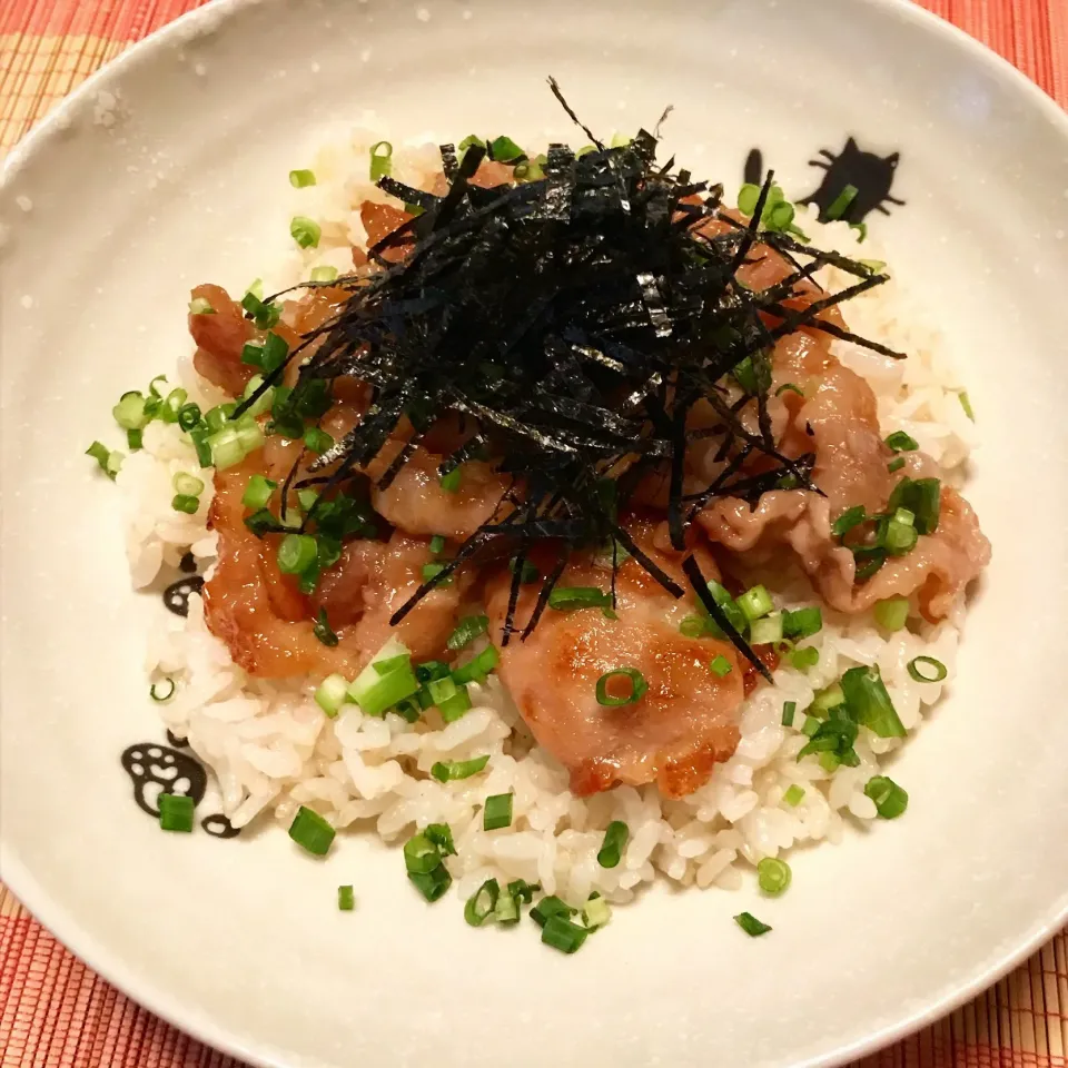 Snapdishの料理写真:豚肉の照り焼き丼♡|まゆかさん