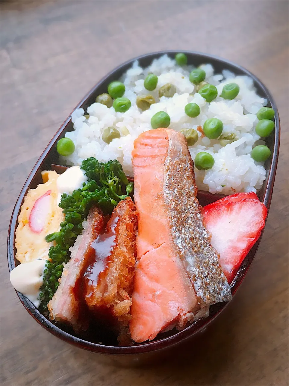 今日のお弁当
・豆ごはん
・塩シャケ
・ハムカツ
・出汁巻|akiさん