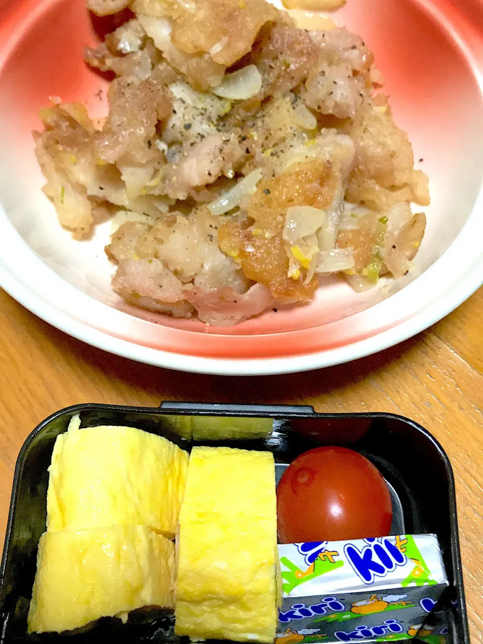 Snapdishの料理写真:#高校生男子弁当 
#息子の希望にそり簡単に
#塩豚バラ丼
#カニカマ入り卵焼き
#ミニトマト
#クリームチーズ
#楽チンでした|みかんさん