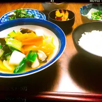 Snapdishの料理写真:イカと青梗菜炒め|まめさん