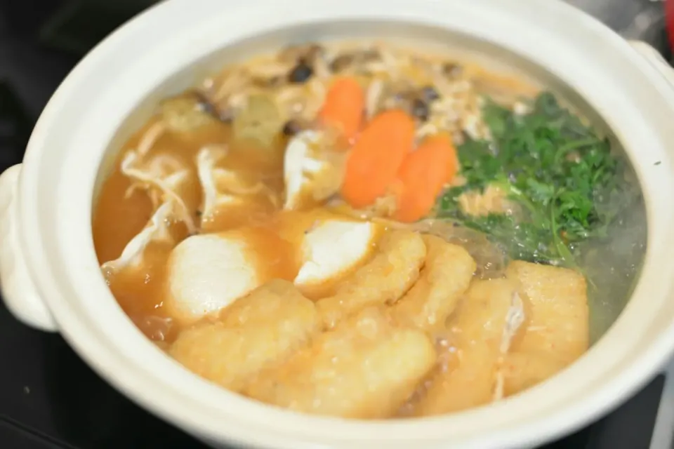 液味噌あらだしと豆板醤でピリ辛味噌鍋🍲
すりごまも入れてちょっと担々麺風かな。
朝晩はまだ寒い札幌の夜にぴったり。あらだしの甘味が優しくて温まります～🍲|さわ太郎さん