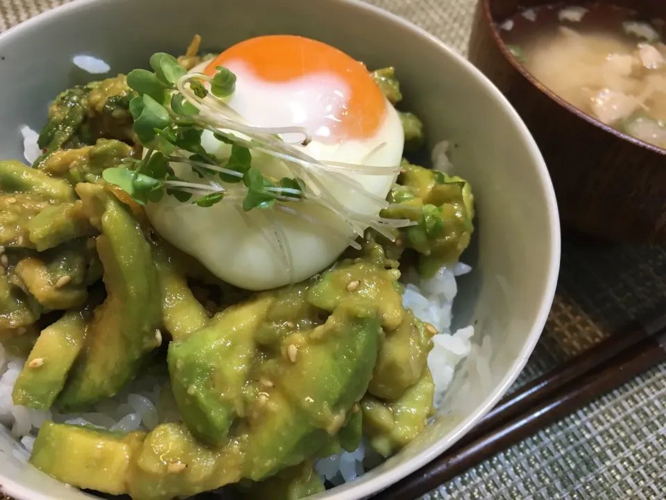 Snapdishの料理写真:アボカド丼|こぐまさん