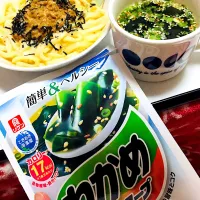 Snapdishの料理写真:今日は納豆豆乳うどんと♪わかめスープ|ゆえりんさん