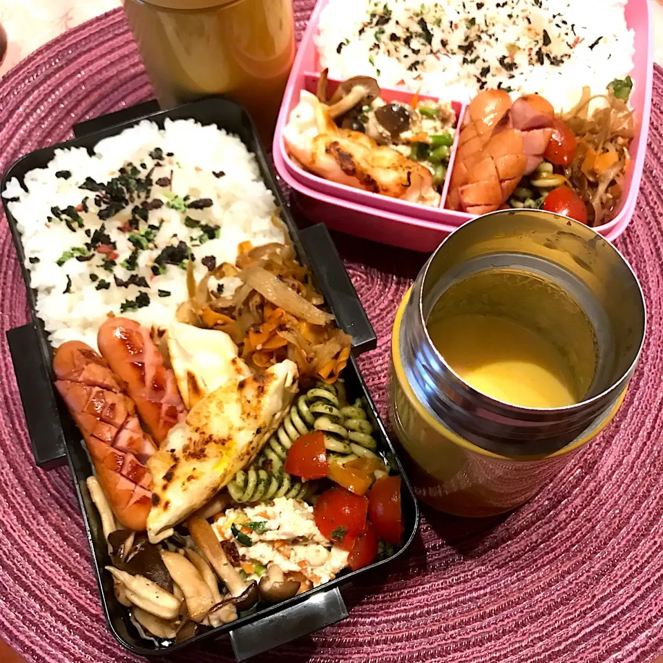 今日のお弁当🍱
フィシリのバジルソース和え
餃子の皮の
マッシュポテト包み
キャロットポタージュ🥕
野菜たっぷり弁当♪

お昼過ぎからは
大きな傘が大活躍☂️

今日は早めに
帰宅がいいかも😌

今日も気をつけて
いってらっしゃい👋😊|mokoさん