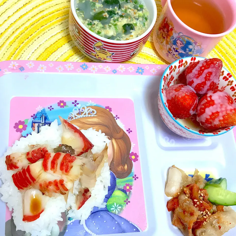 娘の朝食 #ほっけ焼き #キムチ #いちご🍓 #朝食プレート|Sakuraさん