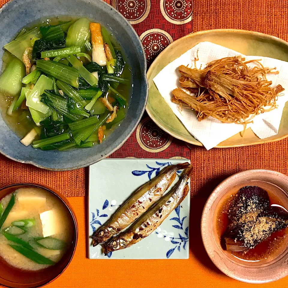 カラフトししゃものバター焼き、青菜と桜エビの煮浸し、ナスの南蛮漬け、えのきの素揚げ|ゼニコさん