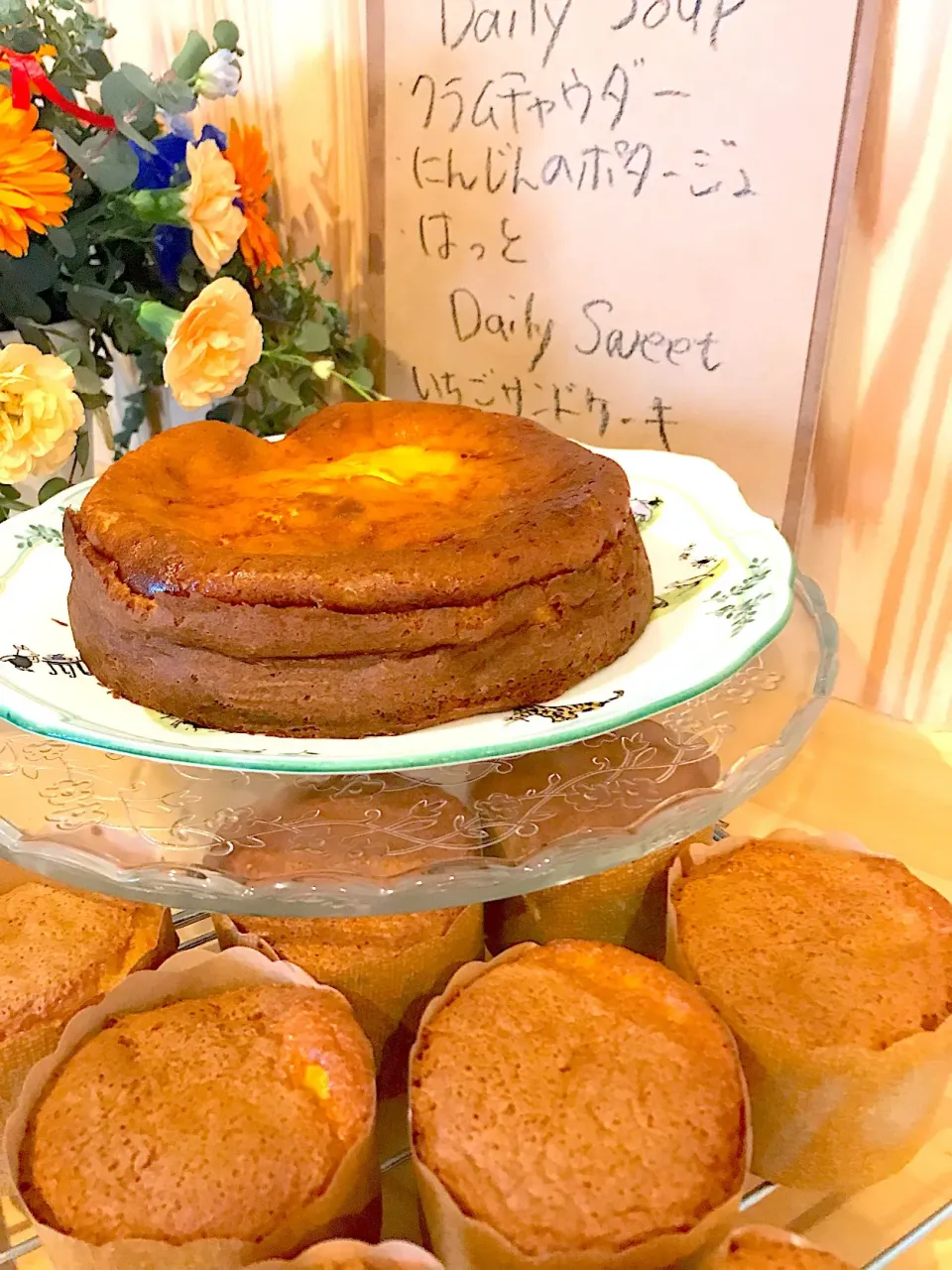 ベイクドチーズケーキといちごサンドケーキ🍓|Sachiko  Omiyaさん