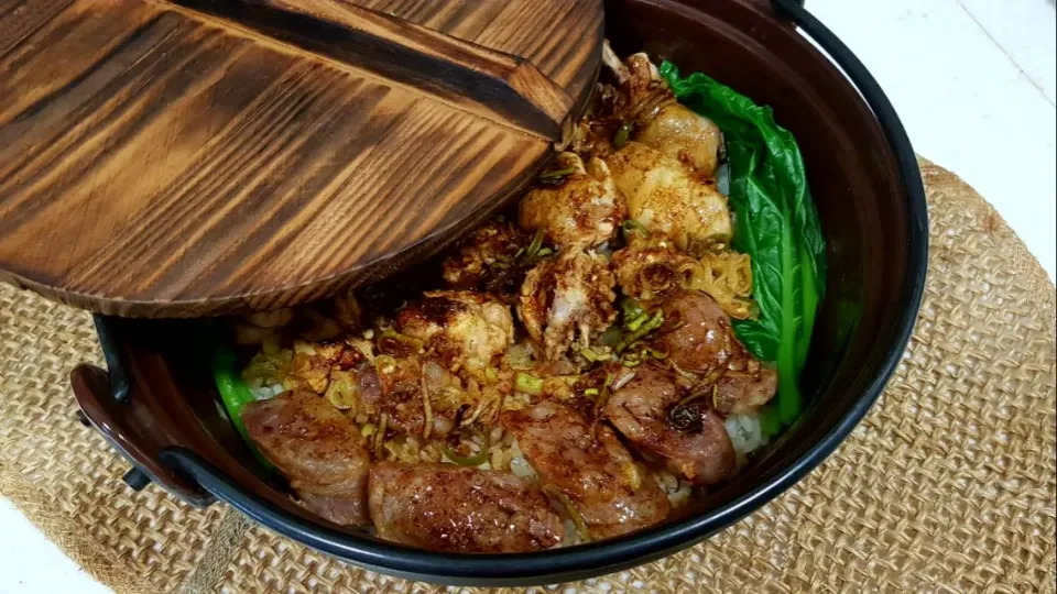 Snapdishの料理写真:rice with chicken and sausage in cast iron pot|steven z.y.さん