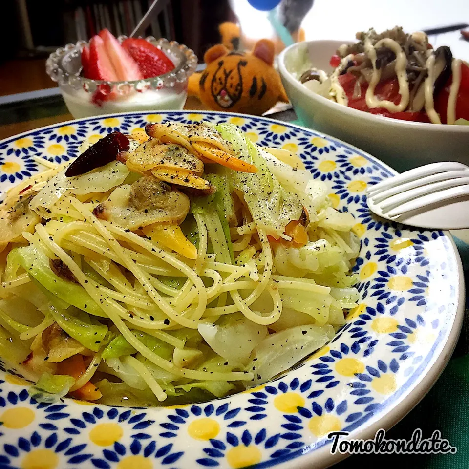 Snapdishの料理写真:青柳貝(バカ貝)と春キャベツのパスタ🐚♡|🇯🇵ともこちゃん。さん