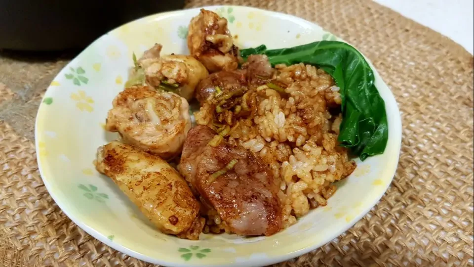 rice with chicken and sausage in cast iron pot|steven z.y.さん