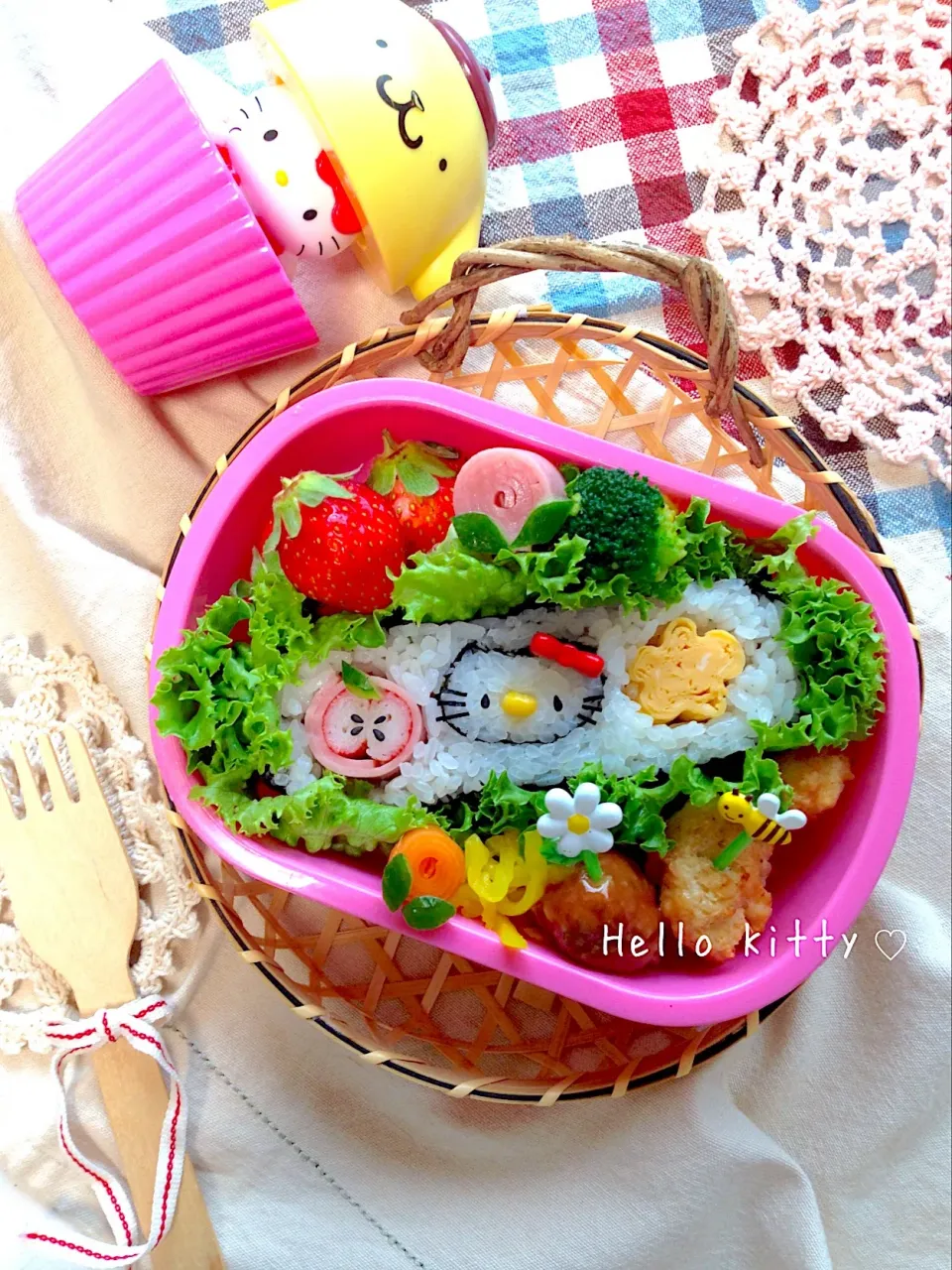 ハローキティのおにぎらず弁当 #キャラご飯  #こどもごはん  #お子さまごはん  #お昼ご飯  #子どものお弁当  #お弁当  #キャラ弁  #幼稚園弁当  #サンリオ  #キティちゃん  #キティ  #キティちゃん弁当  #おにぎらず  #おにぎらず弁当|Ayumi Furukawaさん