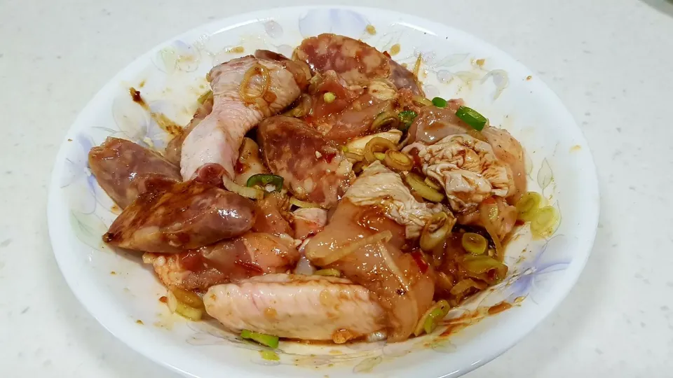 rice with chicken and sausage in cast iron pot|steven z.y.さん