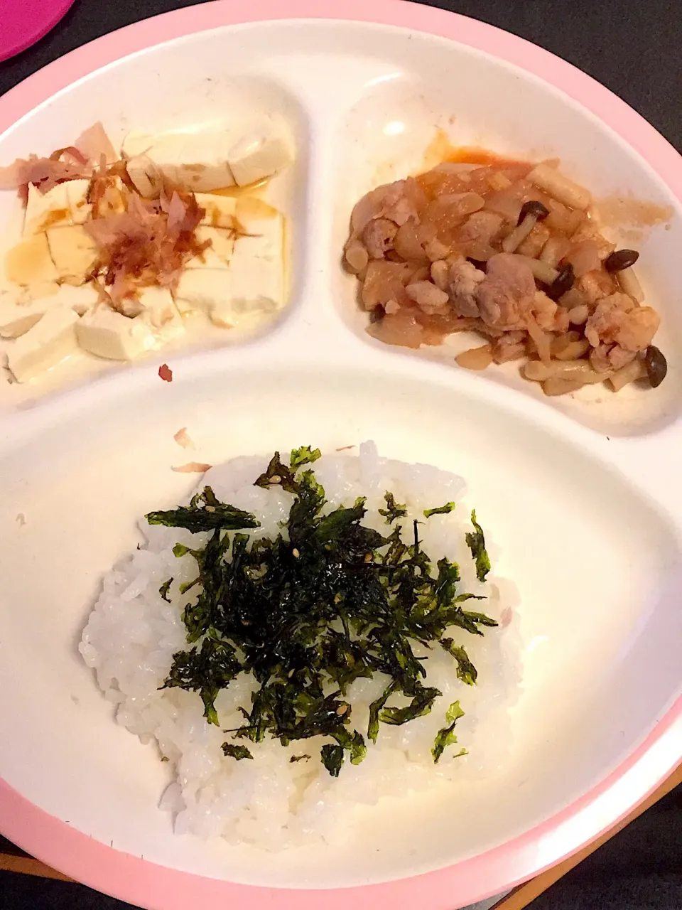 幼児食 夜
・ごはん 韓国海苔フレークのせ
・鶏肉と野菜のケチャップ和え
・冷奴
・りんご|ぺろたんさん