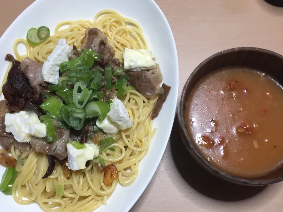 牛肉とチーズの和風パスタ
トマトスープ|ごはんーさん