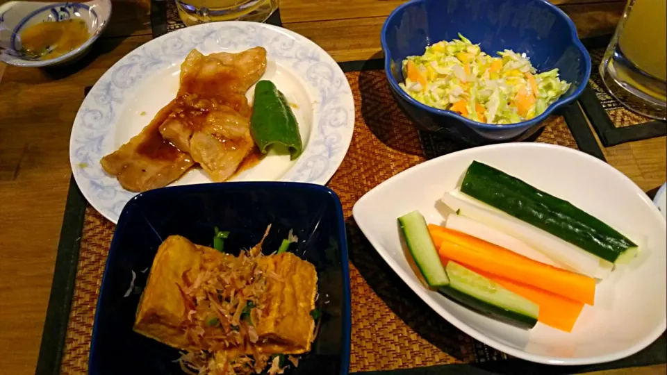 Snapdishの料理写真:ポークソテー＆野菜スティック＆コールスロー＆厚揚げ|まぐろさん