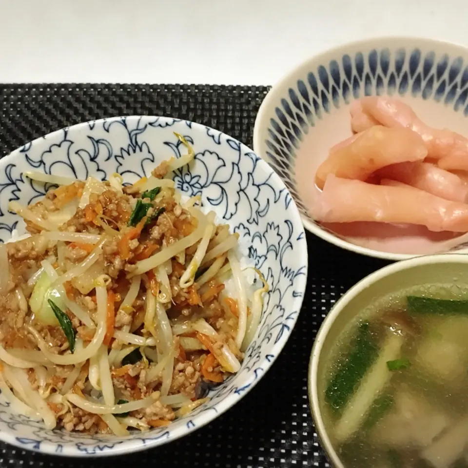 野菜炒めのっけ丼・ワンタンスープ・岩〇の新生姜|美也子さん