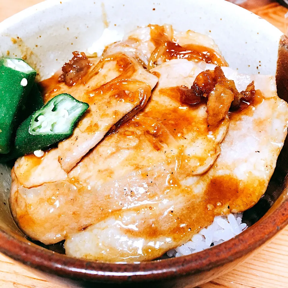 Snapdishの料理写真:豚の生姜焼き丼🐽|るりさん