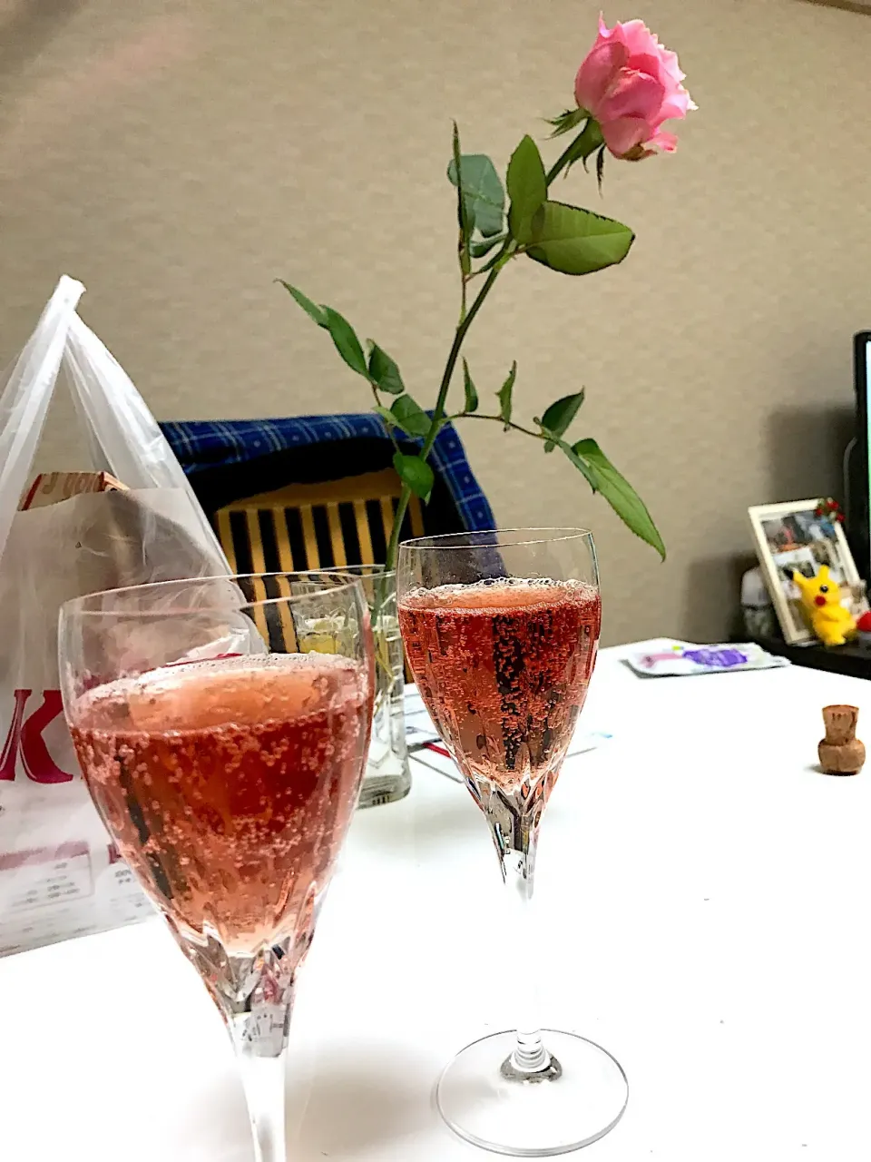 Snapdishの料理写真:誕生日にロゼシャンパン🍾|かずえさん