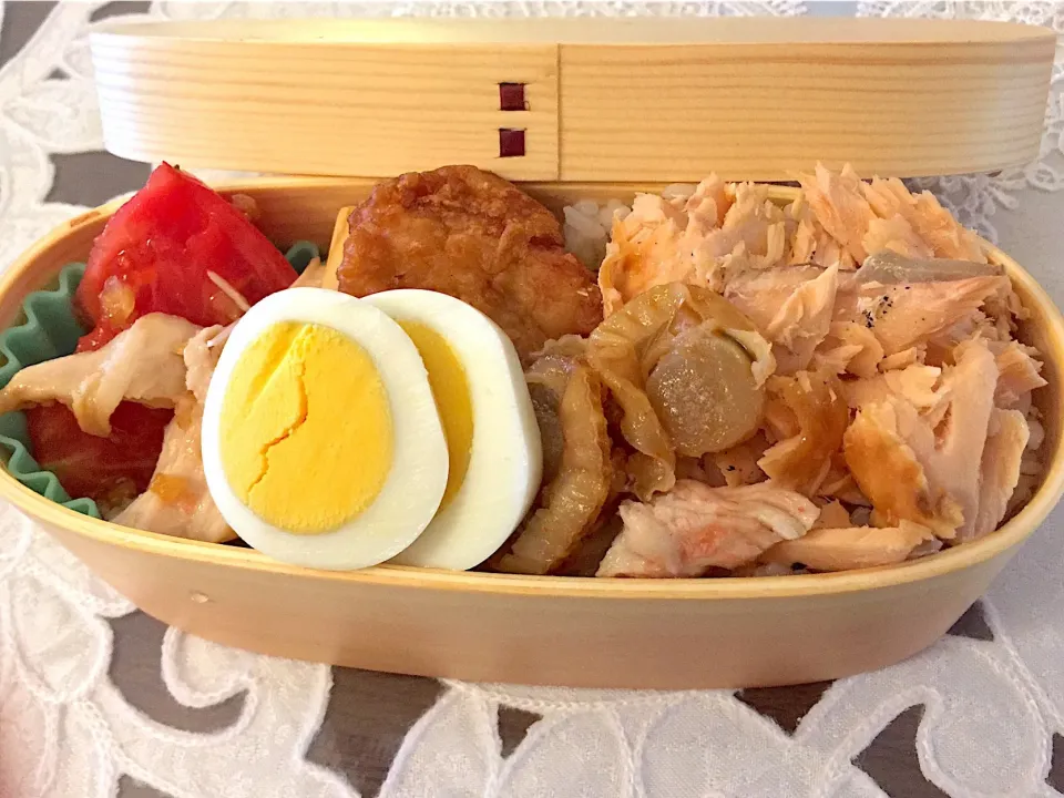 唐揚げシャケのっけ弁当|もなかさん