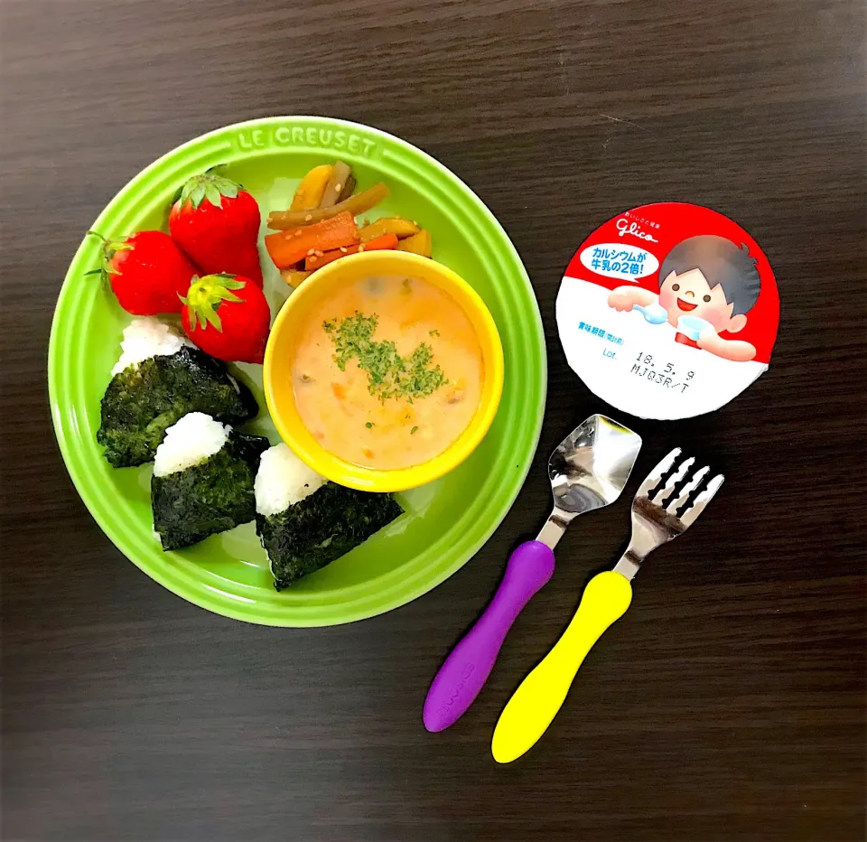 4/25❁息子 朝ごはん☀️
おにぎり🍙
トマトミルクスープ🍅
きんぴら野菜
いちご🍓
ヨーグルト|つんさん