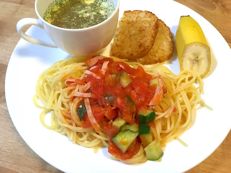 今朝の朝食は、トマトときゅうりのパスタとオニオンスープ♪|かおちゃんさん