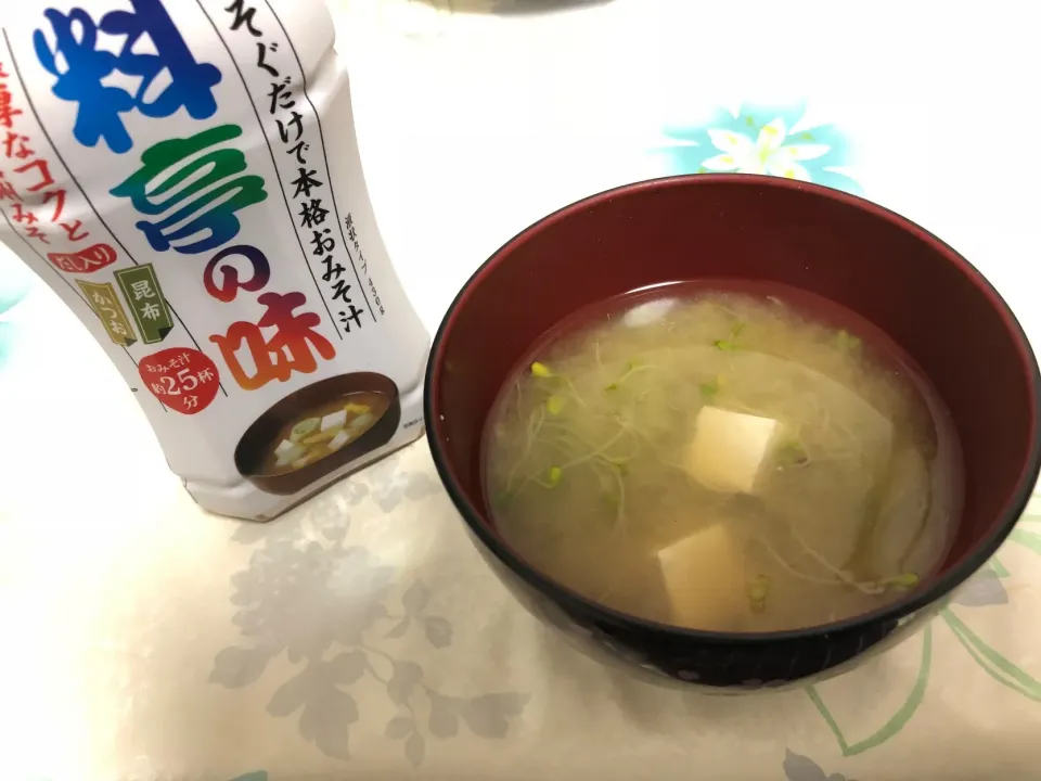 Snapdishの料理写真:ブロッコリースプラウトのお味噌汁|シェイラさん