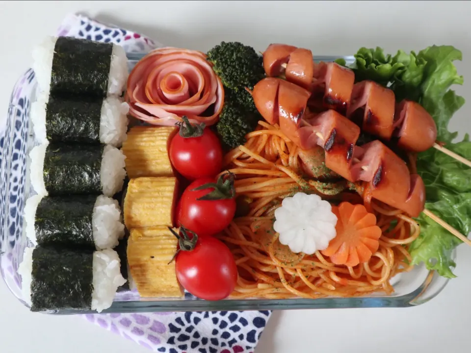 中学生男子置きランチ🍱
ナポリタン弁当🍝
グラタン皿をお弁当箱にしてみました😁
ずっしり！|なかじー。さん