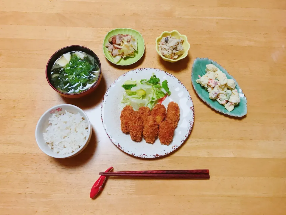 夕ごはん
カキフライ
鶏肉とキャベツの塩胡椒炒め
ポテマカサラダ|ちゃみこさん