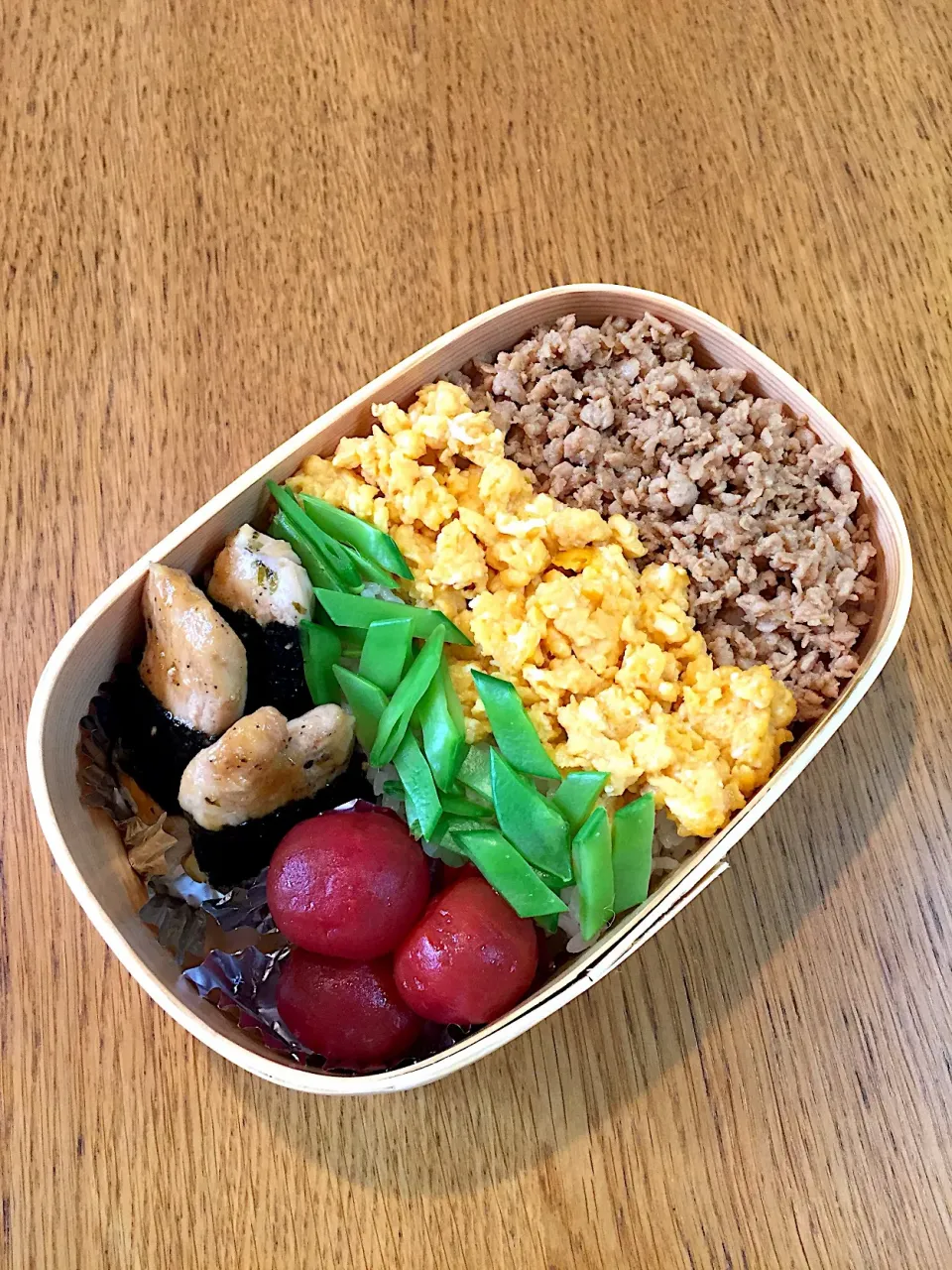 Snapdishの料理写真:高校生息子のお弁当  3色そぼろ丼 #わっぱ弁当|まつださんさん