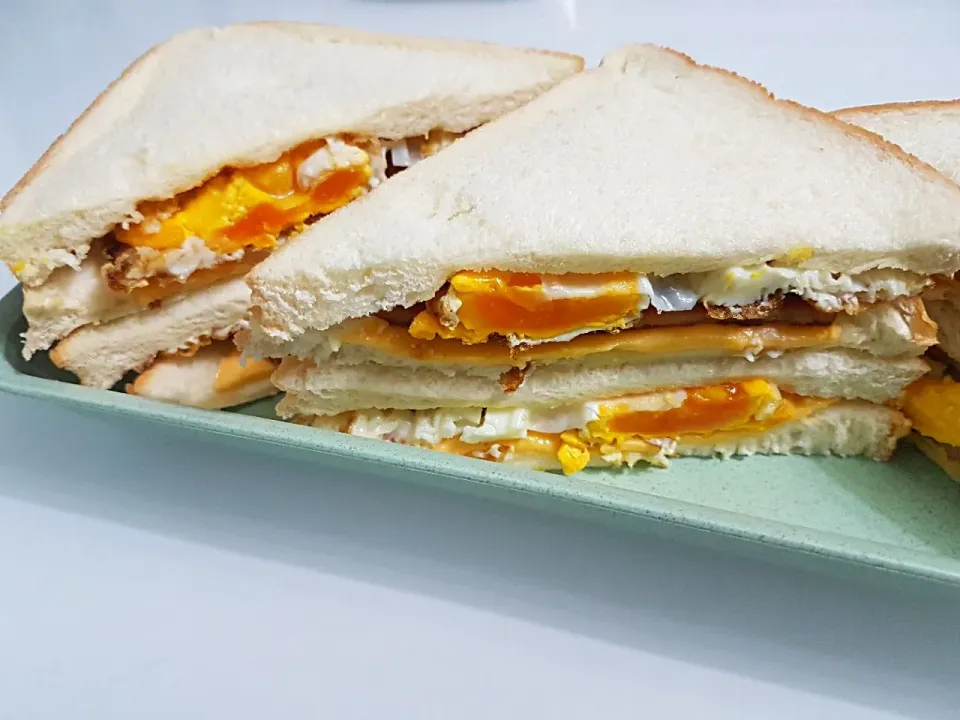 Good morning sandwiches ~ Hong Kong Style😀
Fried luncheon meat egg cheddar cheese|🌷lynnlicious🌷さん