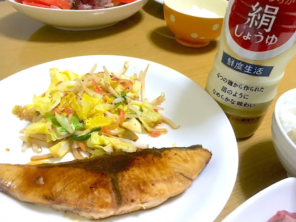 Snapdishの料理写真:照り焼き&春キャベツの絹和え  小エビの香りも邪魔せず美味 #残り物をちょちょいと  #焼魚定食|友美さん