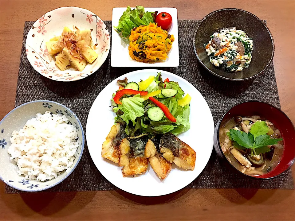 鯖のカレー竜田揚げ・筍の土佐煮・かぼちゃサラダ・ほうれん草の白和え・具だくさん味噌汁|ごまたまごさん