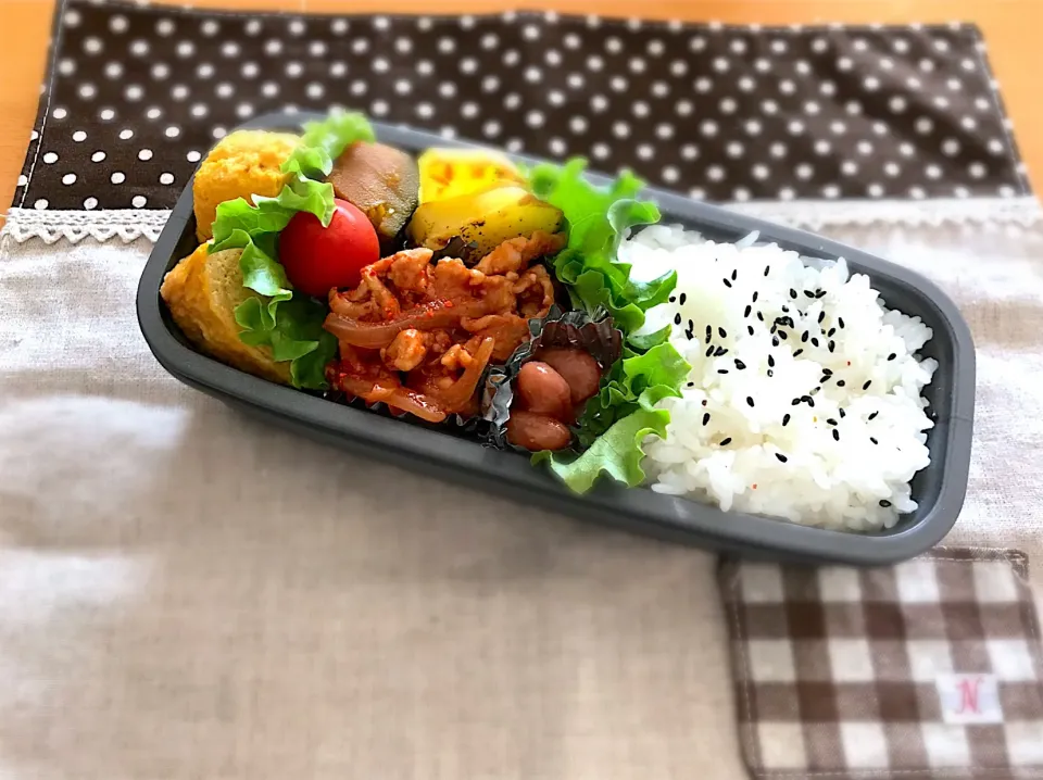 ポークチャップ🐖
卵焼き🍳
かぼちゃの煮物🎃
ベイクドポテト🥔
お豆さん😋
🍅🍚|あやこさん